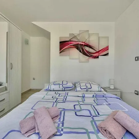 With Pool In Krk-insel Krk 54132 Apartament *